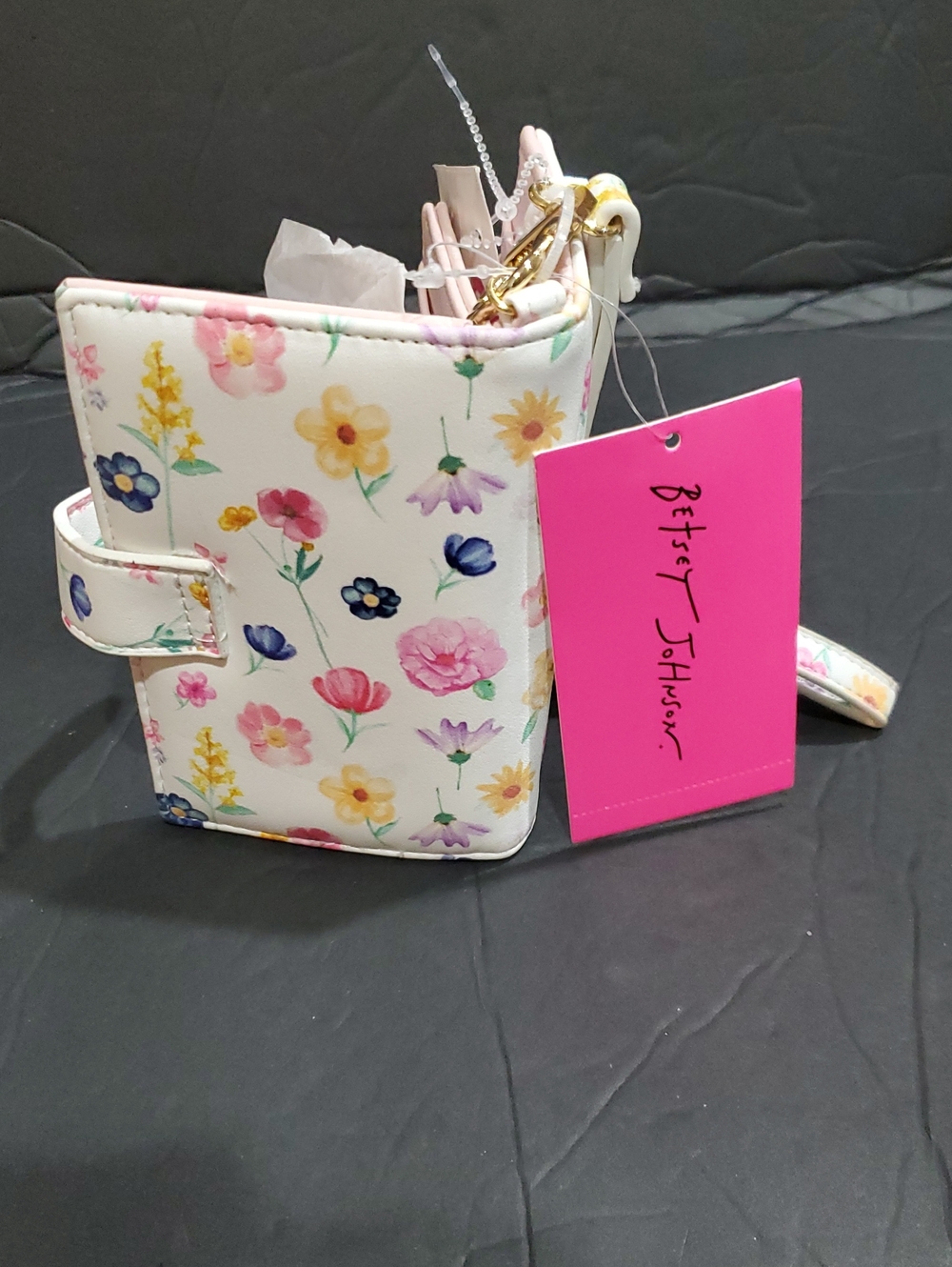 Betsey Johnson xoleah white floral bj103500 trifold wallet brand new - Picture 8 of 13